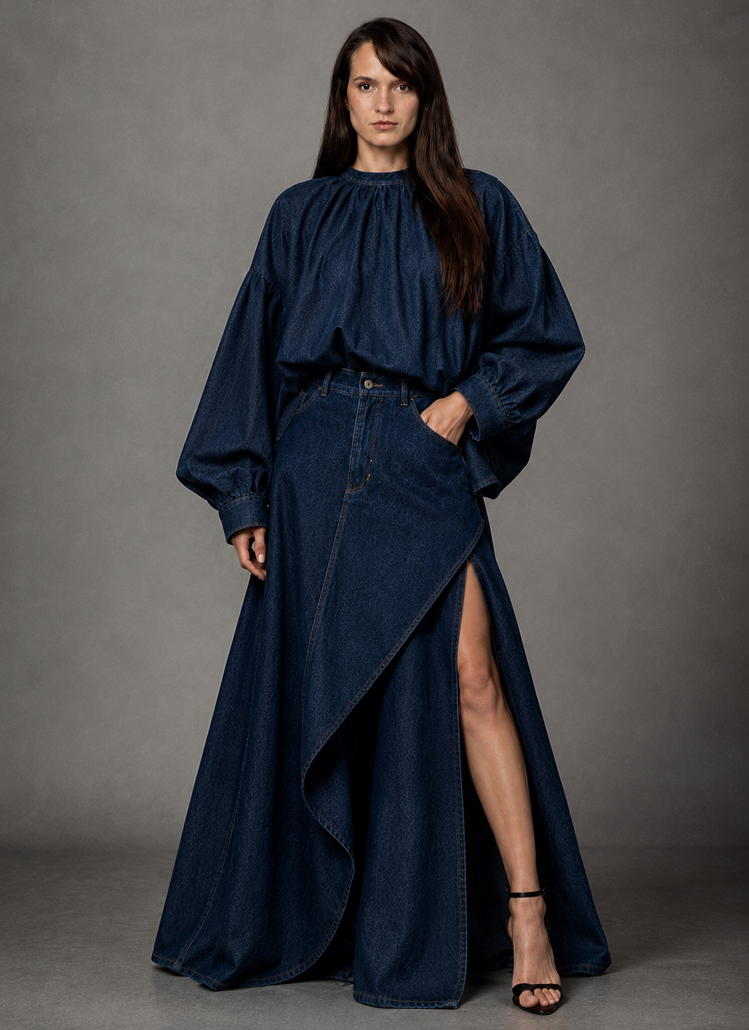Set Estela — Conjunto de dos piezas en denim azul marino oscuro: pantalón-falda oversize y camisa de mangas voluminosas.